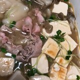 水餃子と豚肉のピリ辛味噌鍋
